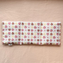 Load image into Gallery viewer, XL - Pink + White Flowers - Heat Pack
