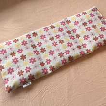 Load image into Gallery viewer, XL - Pink + White Flowers - Heat Pack
